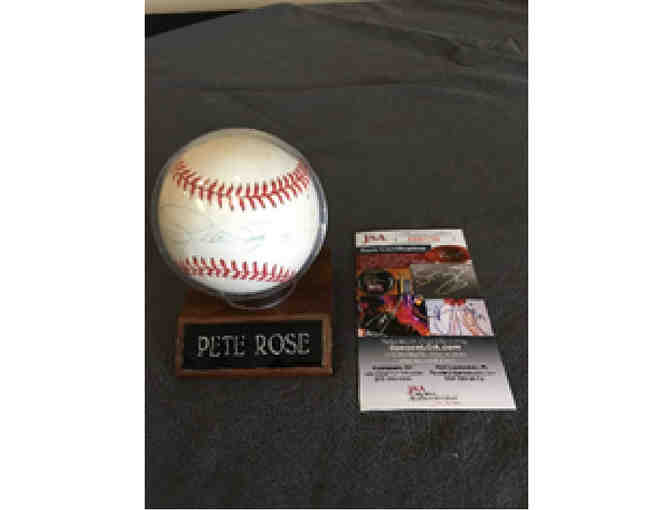Pete Rose Autographed Baseball in Case