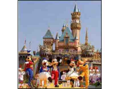 2 night stay at Disneyland Paris including Park Tickets (Value 1240 euro)