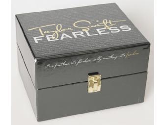 Taylor Swift 'Fearless Limited Edition Boxed Set /w Autographed Lithograph