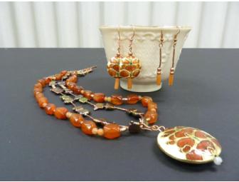'FANS' NECKLACE AND EARRINGS