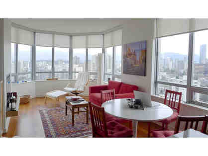 Week in Vancouver, BC- In English Bay Luxe Apartment