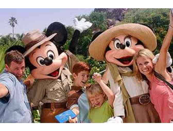 4 1-DAY DISNEY PARK HOPPER PASSES & PRIVATE MEET AND GREET WITH DISNEY CHARACTERS