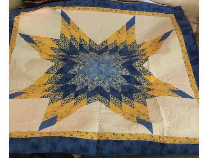 Star Quilt with Matching Pillows