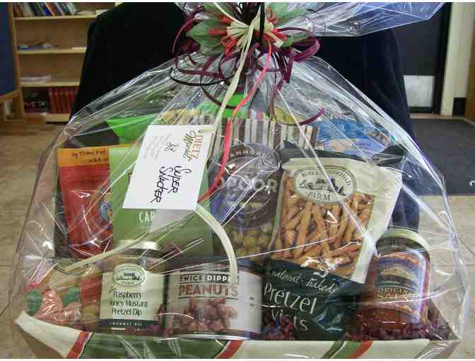 Beautiful gift basket from Deitz Market