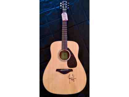 Yamaha FG800S Guitar signed and personalized by James Taylor