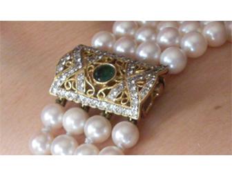 Pearl Bracelet with Emerald and Diamonds from Nice Ice