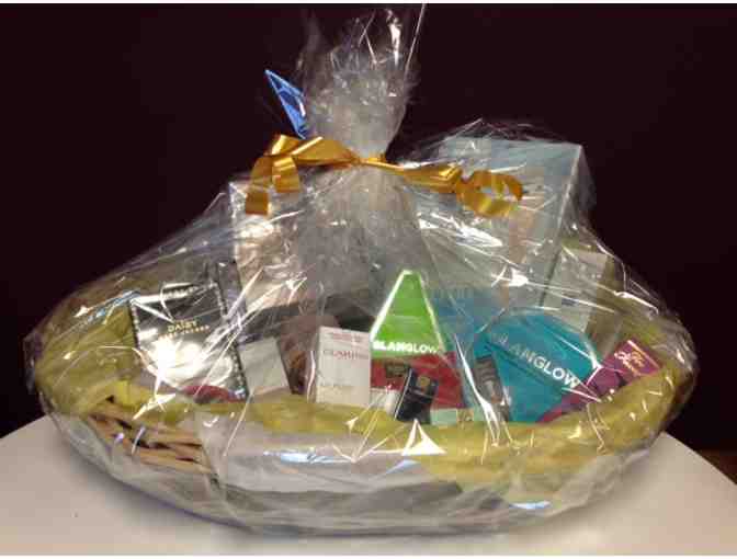 Luxury Beauty Experience: Joanna Vargas Salon facial, Teeth Whitening & Gift Basket