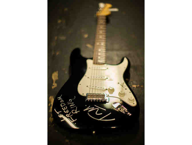 Guitar signed by Tom Morello from Seattle 15 Now Benefit Concert