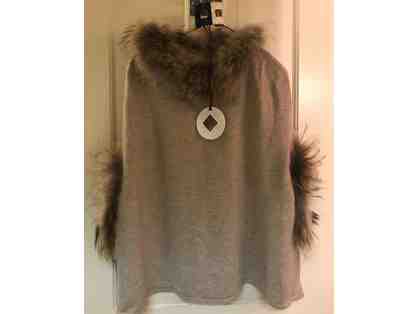Beige Poncho with Raccoon Fur/H Circle Necklace/Beige Navy Cuff