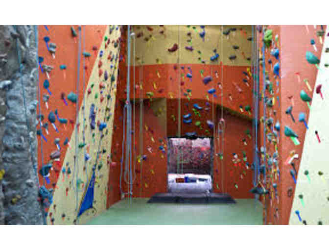Manhattan Plaza Health Club - Climbing Gym: 1 month membership with equipment