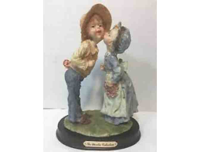 The Mirella Collection Figurine - A Couple Kissing