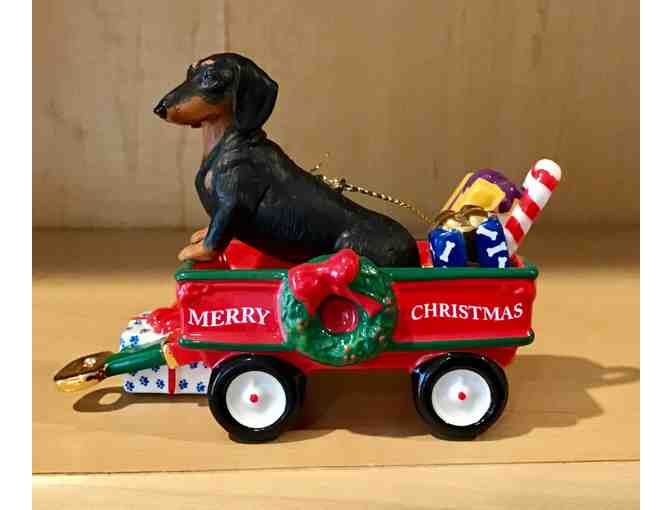 Christmas ORNAMENT 2010 Annual Black & Tan Dachshund in Wagon Ornament