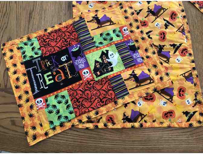 Halloween Table Runner & 4 Placemats!!