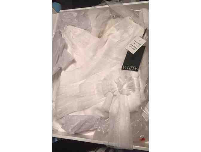 Vera Wang Size 8 Bridal Gown