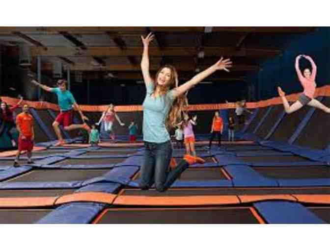 Family Pack (4) 60-min jump passes to Skyzone