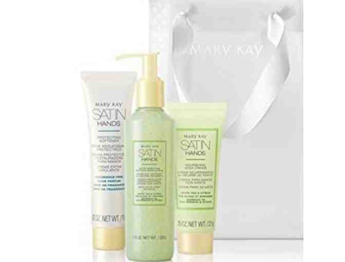 Mary Kay Satin Hands Gift Set