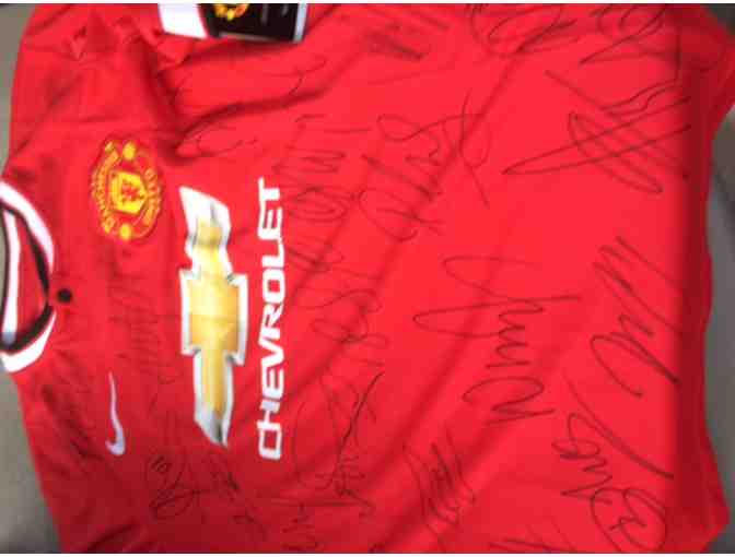 Manchester United Team Autographed Soccer Jersey - Photo 1