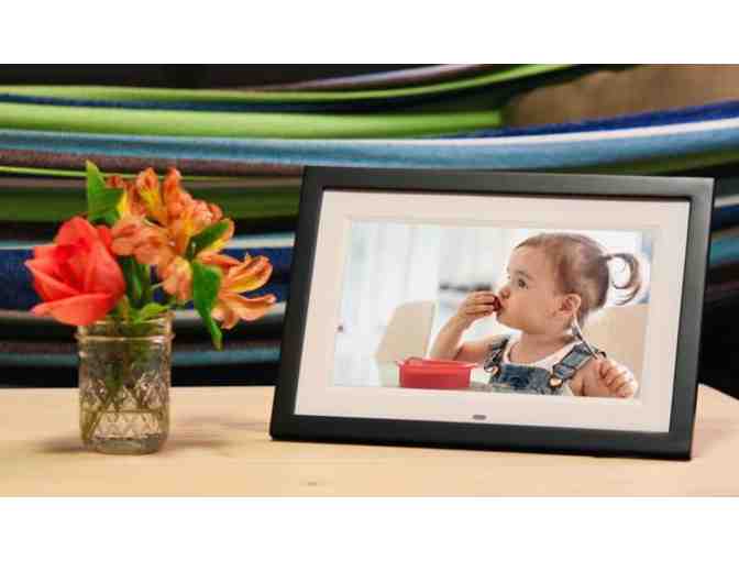 Skylight is a touch-screen photo frame you can update by email from anywhere. - Photo 1