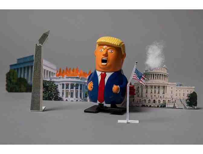 The Unemployed Philosophers Guild Trumpzilla - Wind-Up Walking Sparking Donald Trump