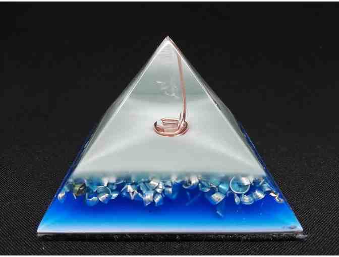 Orgonite Orgone Pyramid - Energy Generator - PURIFY WATER - GLOWS IN THE DARK - Photo 1