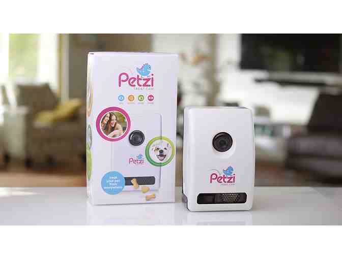 Petzi Treat Cam: Wi-Fi Pet Camera & Treat Dispenser
