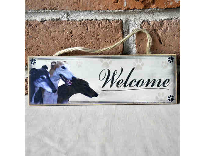 Sign on Wood - 'Welcome' with 3 Hounds