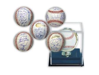 2005 Chicago White Sox Team Hand-Signed Baseball With Gold Glove Display Case - Photo 1