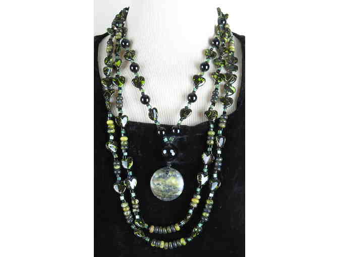 FAB FAUX NECKLACE #391 WITH GENUINE MOSS AGATE DROP PENDANT!