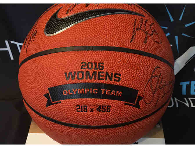 2016 USA Women's Basketball Team Limited Edition Autographed Basketball - Photo 4