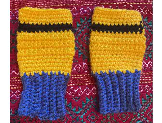Adorable 'Minion' crocheted finger-less gloves