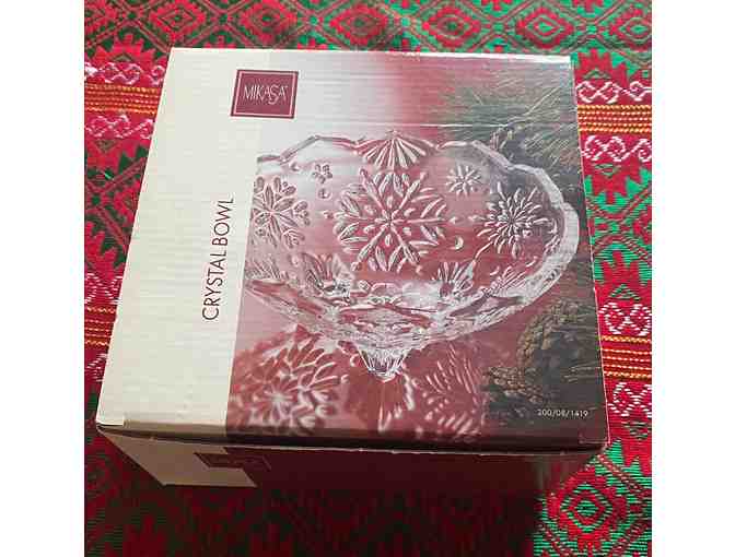 Beautiful Mikasa Snowflake crystal bowl