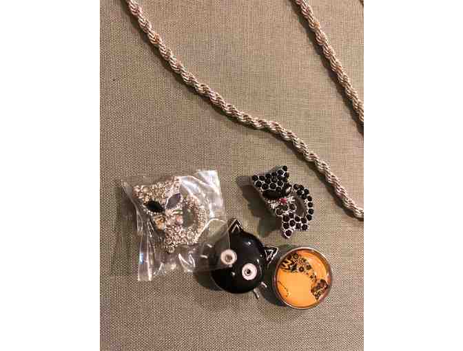 2 snap necklaces, with kitten themes