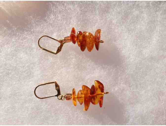 Striking Shell and Amber Earrings and Necklace Set