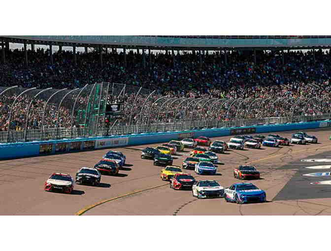 NASCAR Cup Race at Phoenix Raceway - Photo 1