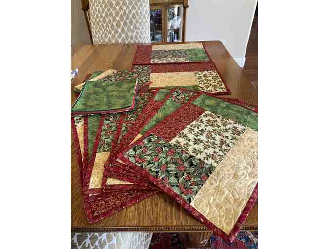 Decorate Your Christmas Table with Handmade Placemats and Napkins - Photo 1