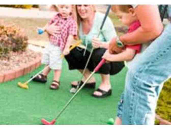 ROLLER SKATING FOR 8 SKATELAND + MINIATURE GOLF FOR 8 MOUNTASIA, CA