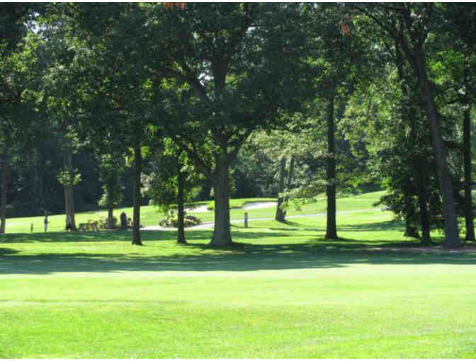 ROUND OF GOLF, LUNCH, & DRINKS FOR 2 AT THE ARMY NAVY COUNTRY CLUB