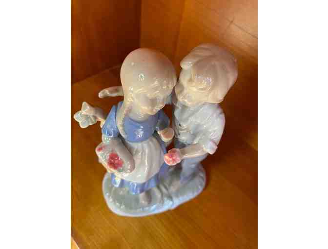 Lladro-style figurine - Girl and Boy - Vintage