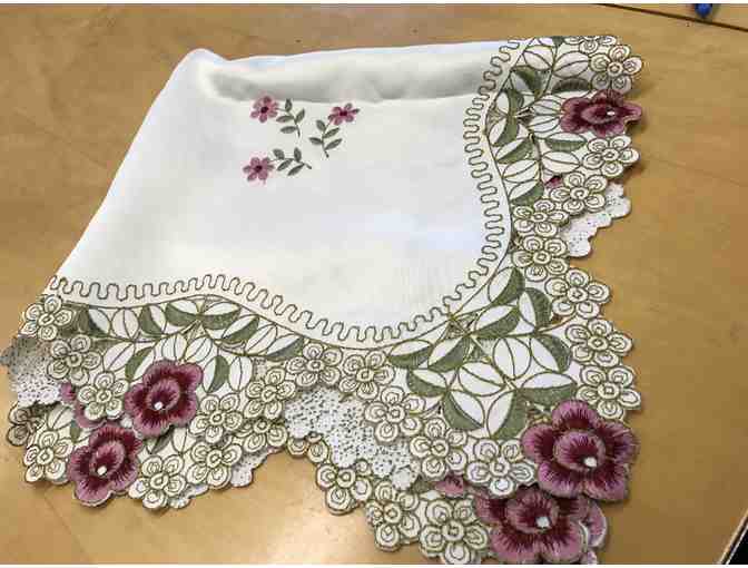 Rosy Table Topper