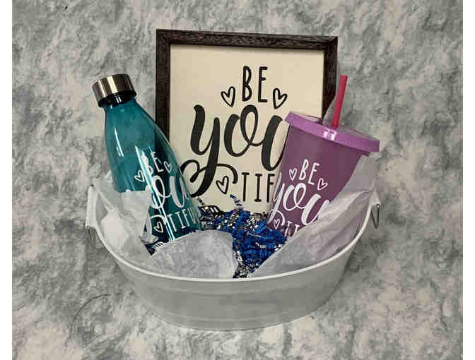 Be YOUtiful Wall Hanging, Cup and Bottle Basket - Photo 1