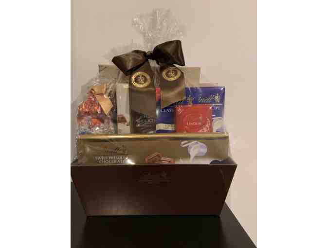 Satisfy Your Sweet Tooth with the Sweets and Treats Basket