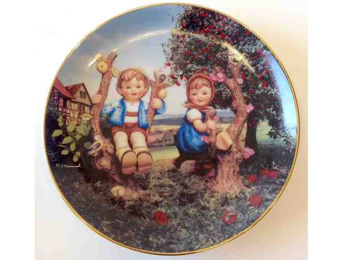 'Little Companions' Collector's Hummel Plate...in it's original box!
