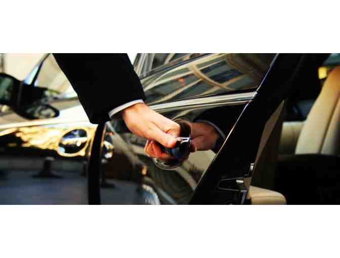 4 hours Chauffeured Limousine + $150 Ruth's Chris Steak House - Baltimore-DC Area