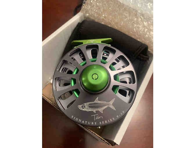 TIBOR SIGNATURE 9-10 - GRAPHITE GRAY/LIME FISHING REEL - TARPON ENGRAVED