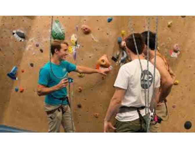 Beginner Belay Lesson for 2 at Planet Granite