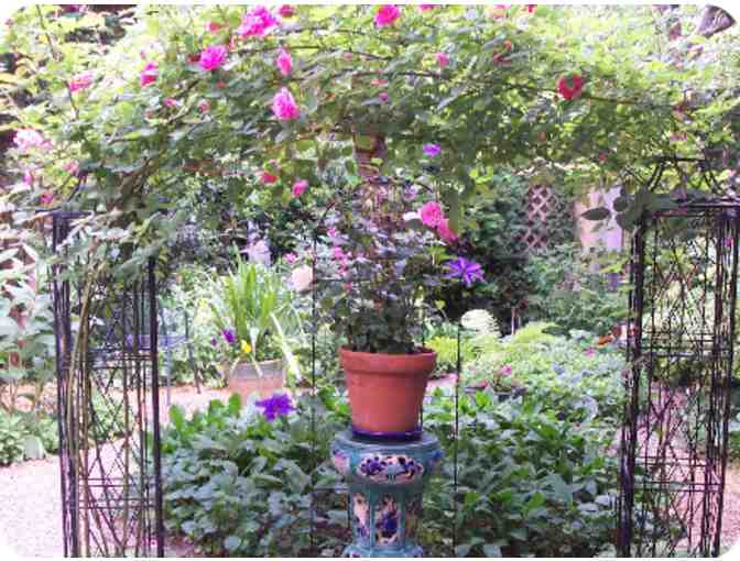 Charming B&B  at A Friend of Dorothy's Getaway for a weekend in Salem