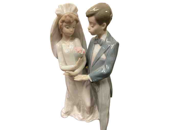 LLADRO Bride and Groom Porcelain Figurine