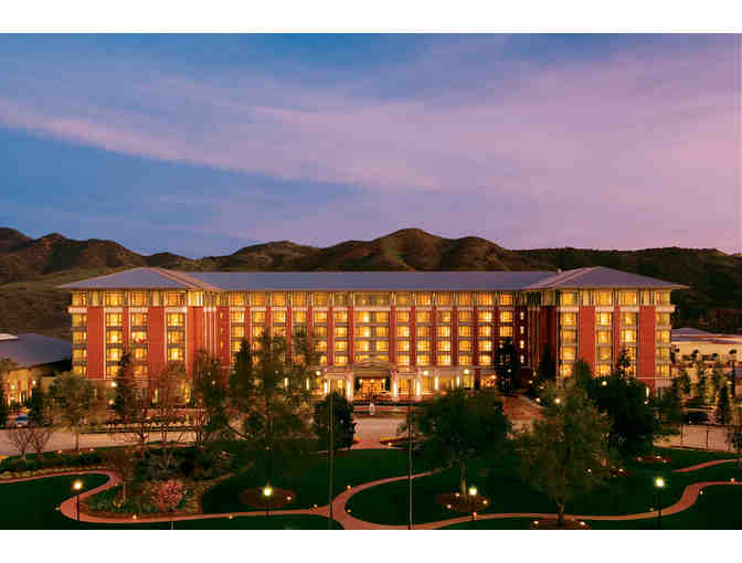 Westlake Village, CA - Four Seasons Hotel - Overnight stay with breakfast for 2