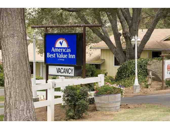 Three Rivers - Lazy J Ranch - one night stay & continental brkfst