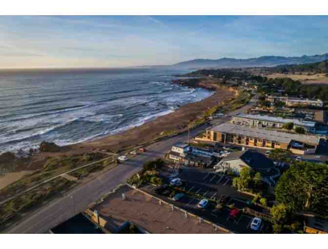 Cambria, CA - Moonstone Landing - Overnight stay in Partial Ocean View King Room